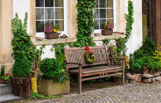 What Décor Compliments Your Garden?