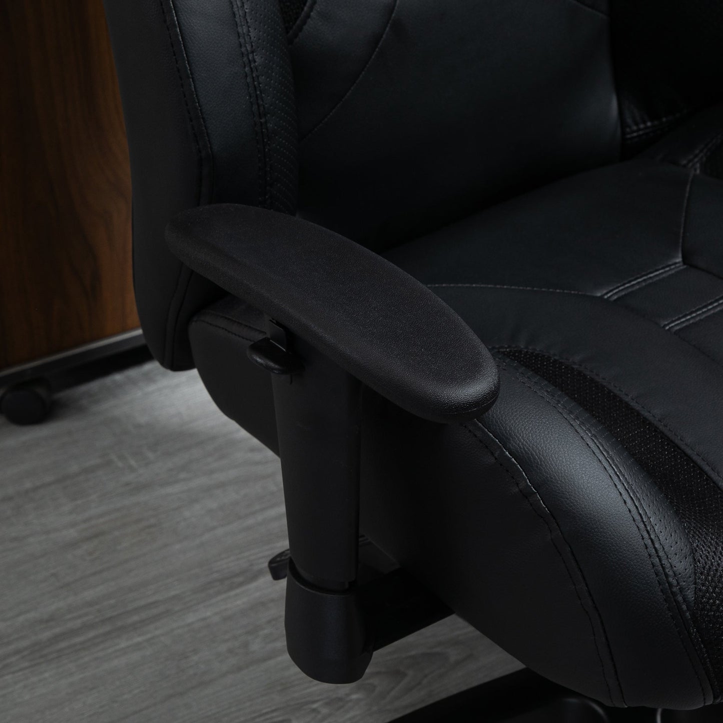 Vinsetto High Back Executive Office Chair Mesh & Faux Leather Gaming Gamer Chair with Swivel Wheels