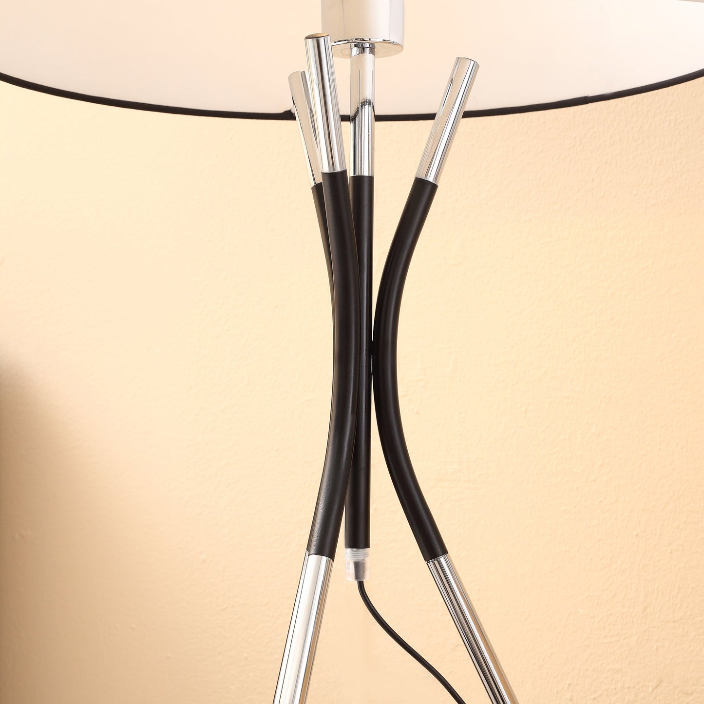 Tripod Floor Lamp Free Standing Light w/ Metal Frame & E27 Base for Living Room