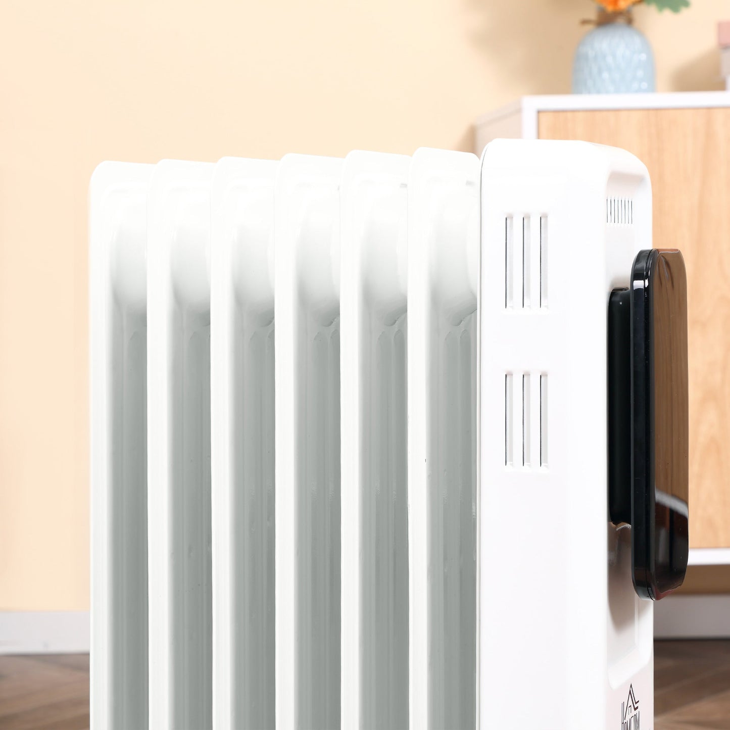 1630W 7 Fin Adjustable Oil Filled Radiator With Timer White